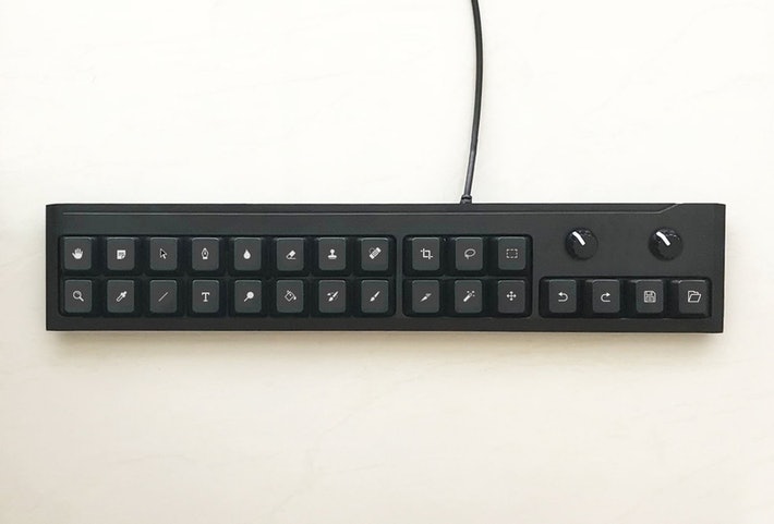 لوحة مفاتيح فوتوشوب: مُصمم أوكراني يستنسخ شريط أدوات تطبيق التصميم الشهير