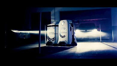 فولكس فاجن تستعرض روبوت يشحن السيارات الكهربائية