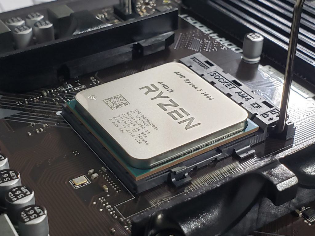 AMD تتفوق على إنتل في سوق معالجات الكمبيوتر